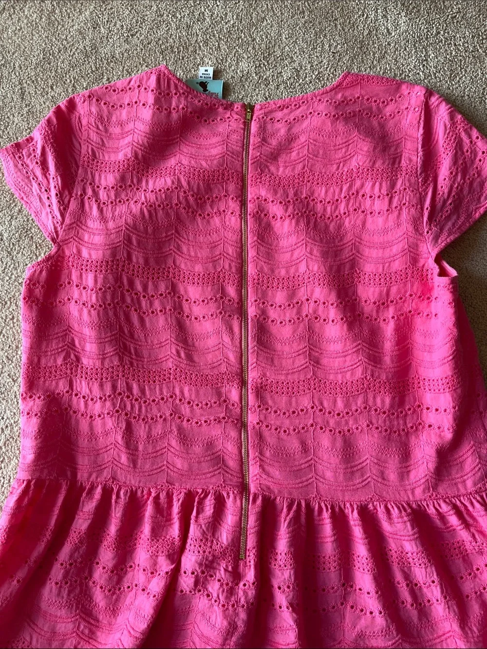 Like New ladies Haley & the Hound top! Sz.M, Beautiful bright pink w gold zipp